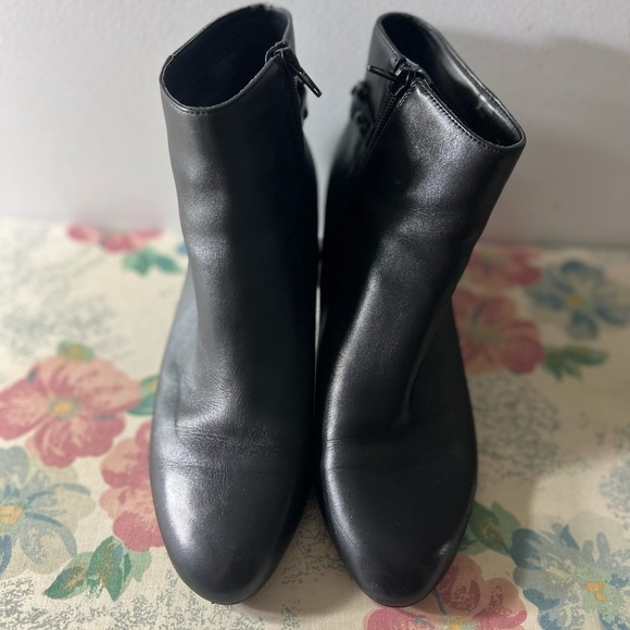 Bandolino Black Boots - Picture 2 of 7